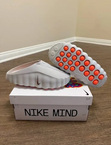Nike Mind 001